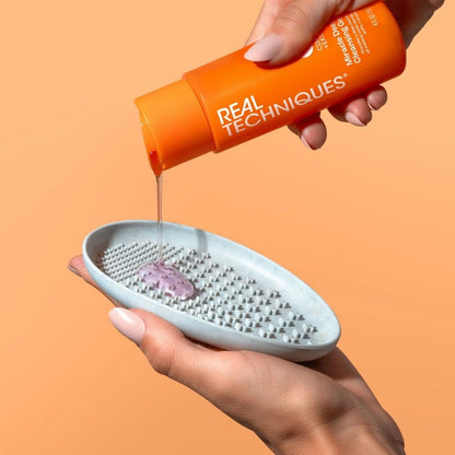 Real Techniques Miracle Gel Nettoyant Profond, Shampoing pour Pinceaux de Maquillage & Éponges, Nettoyant pour Outils de Maquillage, Végétalien et Sans Cruauté, Flacon de 118 ml (4 fl. oz.)