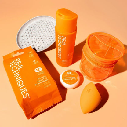 Real Techniques Miracle Gel Nettoyant Profond, Shampoing pour Pinceaux de Maquillage & Éponges, Nettoyant pour Outils de Maquillage, Végétalien et Sans Cruauté, Flacon de 118 ml (4 fl. oz.)